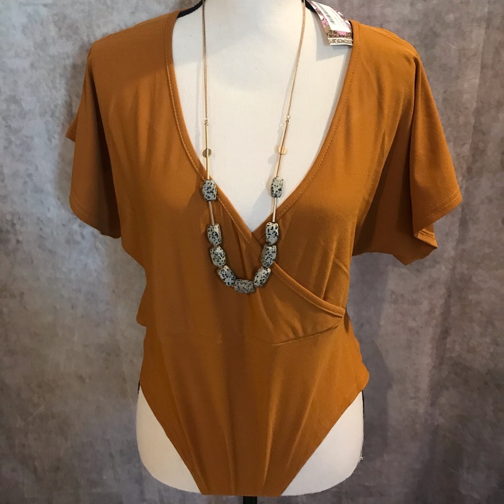 NWT! Gorgeous Boohoo Bodysuit, fits like a M